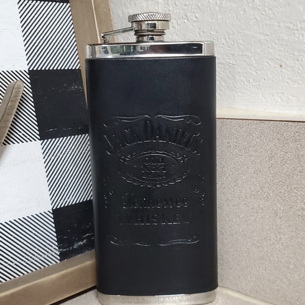 Jack Daniel's Tennessee whiskey leather n steel flask!
